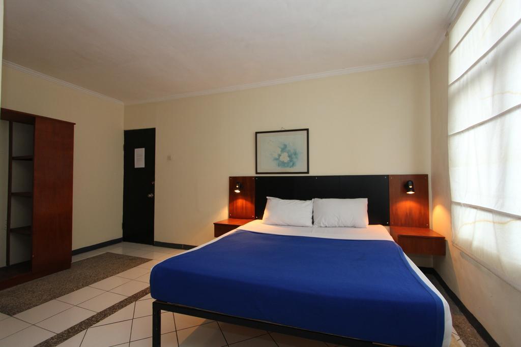 Hotel Augusta Surapati - 2*